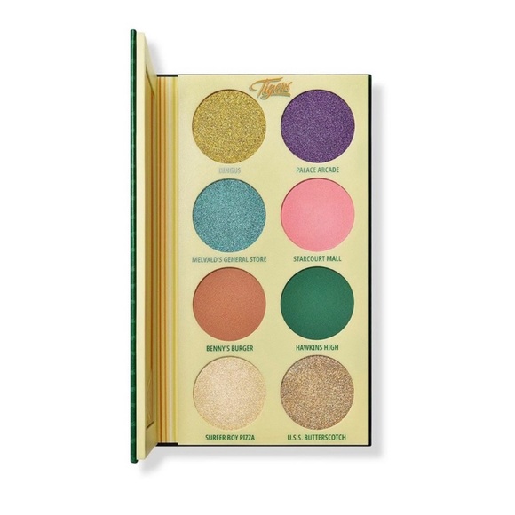 MAC x Stranger Things bundle fanny pack eye shadow palette lipglass NEW - Picture 5 of 9